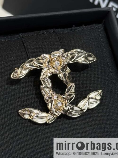 wsxc1727597352964_0-800x800ehvzzqh4gql51642_20250630003435.jpg ❗️New ❗️☀️ New ☑️ Chanel Double C Brooch ☀️
