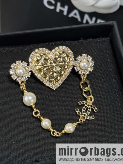 wsxc1727598647066_0-800x800d35g5o5lsas51563_20250630003345.jpg ❗️New ❗️☀️ New ☑️ Chanel Double C Rhombus Peach Heart Love Brooch ☀️