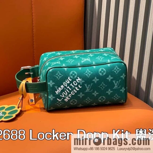 [Boutique‑grade] M12688 green, cosmetic bag, toilet bag series Locker Dopp Kit toilet bag