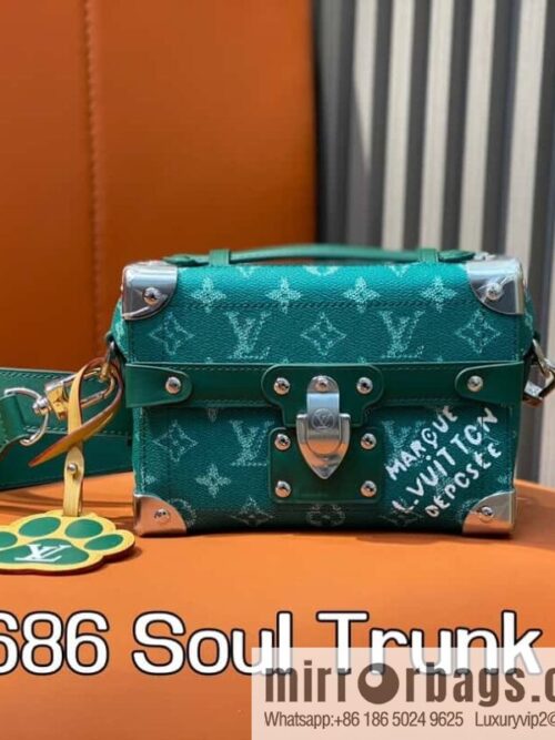 [Boutique‑grade] M12686 green, men\'s bag box bag series, the new Soul Trunk handbag of the season, compact shoulder bag.