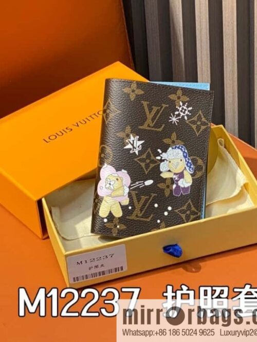 [Boutique‑grade] M12237 blue, Christmas model, new autumn and winter model, passport holder, passport cover M12219 red Candy Factory series