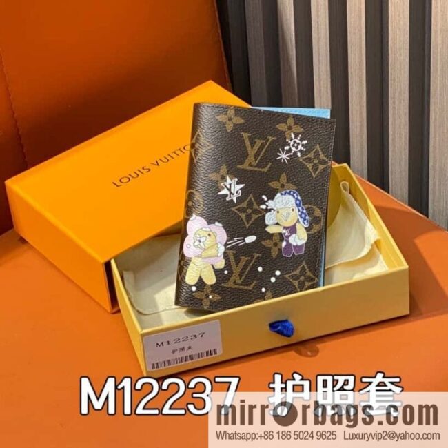 [Boutique‑grade] M12237 blue, Christmas model, new autumn and winter model, passport holder, passport cover M12219 red Candy Factory series