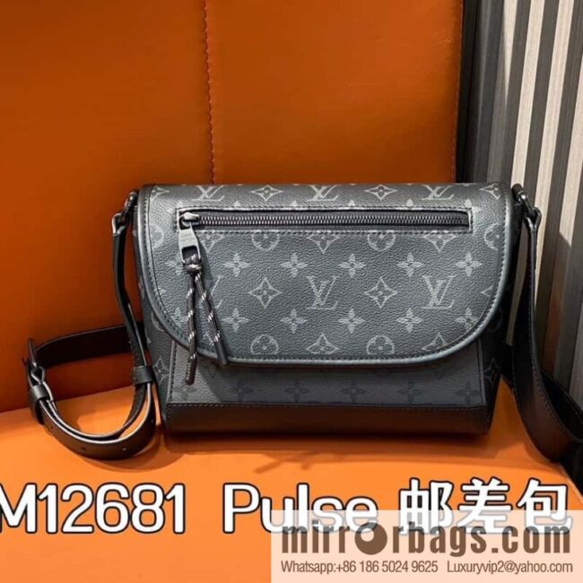 [Boutique‑grade] M12681 black flower/silver flower, men\'s bag messenger bag series Pulse messenger bag