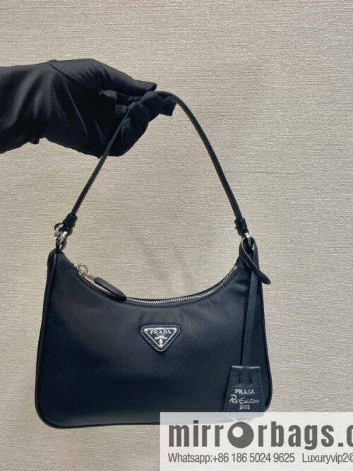 wsxc1729780027130_0-800x800tcfo4izkvpp146134_20250705053021.jpg PRADA 🎉 Hobo 🎉 1N 204 M Platinum Hardware🎉🎉