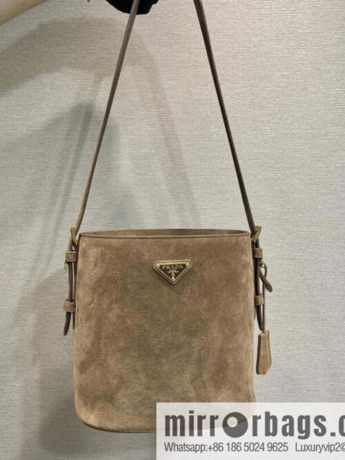 wsxc1731078495284_0-800x800y5cup0xuojk141835_20250705024210.jpg PRADA 🎉 new bucket bag 🎉 1BE078 fleece large🎉🎉