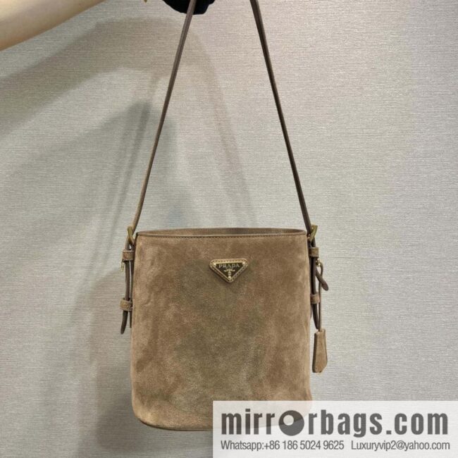 wsxc1731078495284_0-800x800y5cup0xuojk141835_20250705024210.jpg PRADA ๐ new bucket bag ๐ 1BE078 fleece large๐๐
