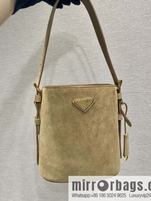 wsxc1731079017951_0-800x800rp5c4fs2hbv141805_20250705024110.jpg PRADA 🎉 new bucket bag 🎉 1BE078A fleece small 🎉🎉 cinnamon