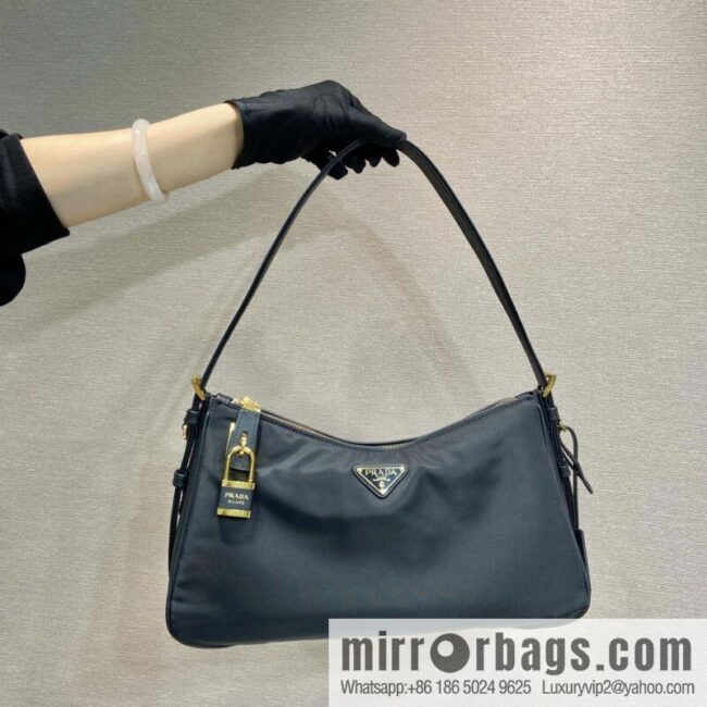 PRADA 🎉 new 🎉 1BC232 nylon lock bag🎉