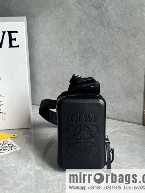 wsxc1731427478843_1-800x800yh1pnjf1khr141251_20250705021822.jpg LOEWE Luo Jia Smooth Cow Leather Molded Sling Crossbody Bag 0902 Black