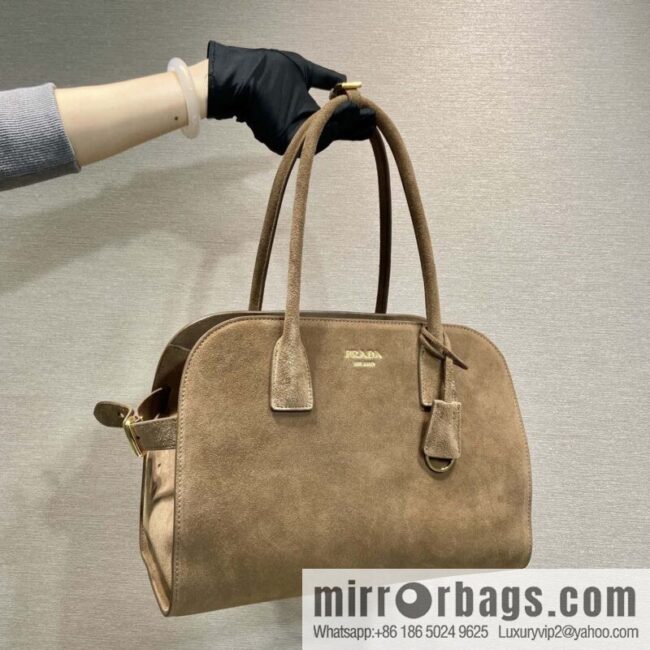PRADA 🎉 matte pitot bag 🎉 1BG538🎉🎉
