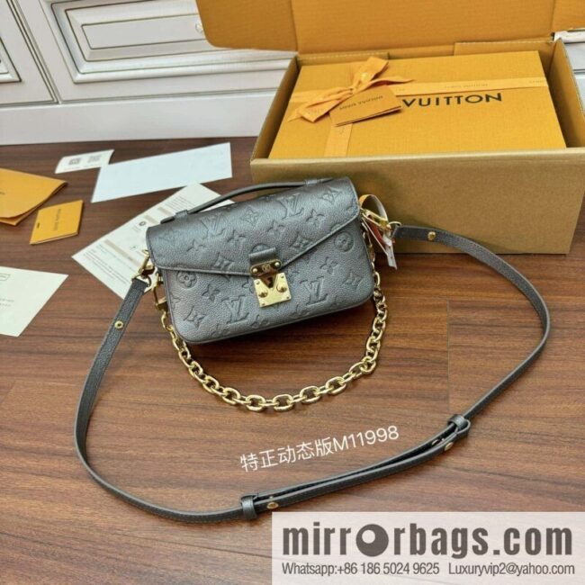 LV M11998 Pochette Métis East West