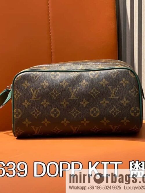 [Boutique‑grade] M12639 presbyopia green, toilet bag series DOPP KIT toilet bag