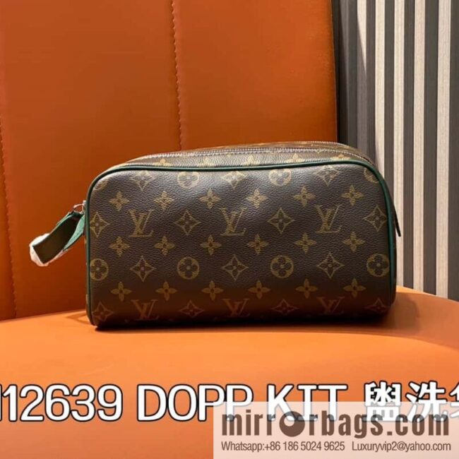 [Boutique‑grade] M12639 presbyopia green, toilet bag series DOPP KIT toilet bag