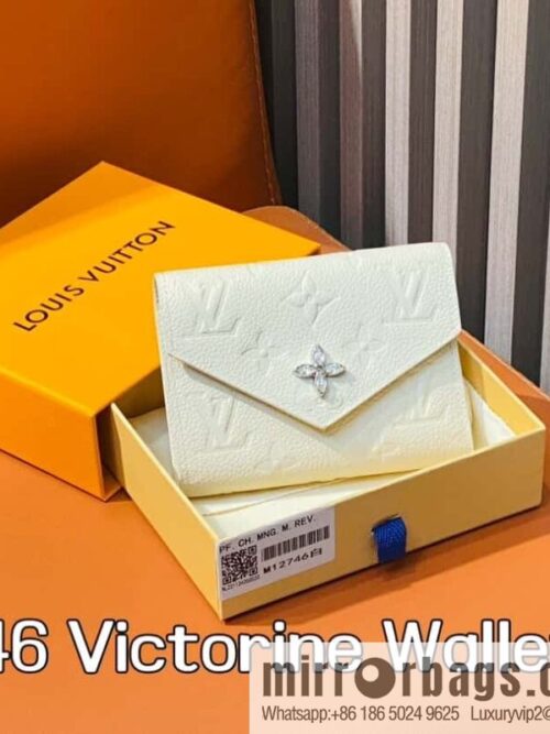[Boutique‑grade] M12746 pearlescent white, three-fold wallet series Victorine Wallet wallet