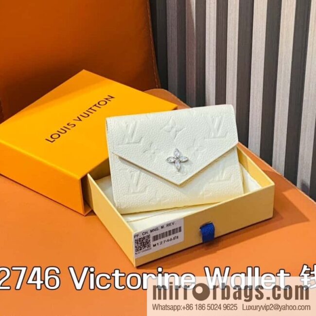 [Boutique‑grade] M12746 pearlescent white, three-fold wallet series Victorine Wallet wallet