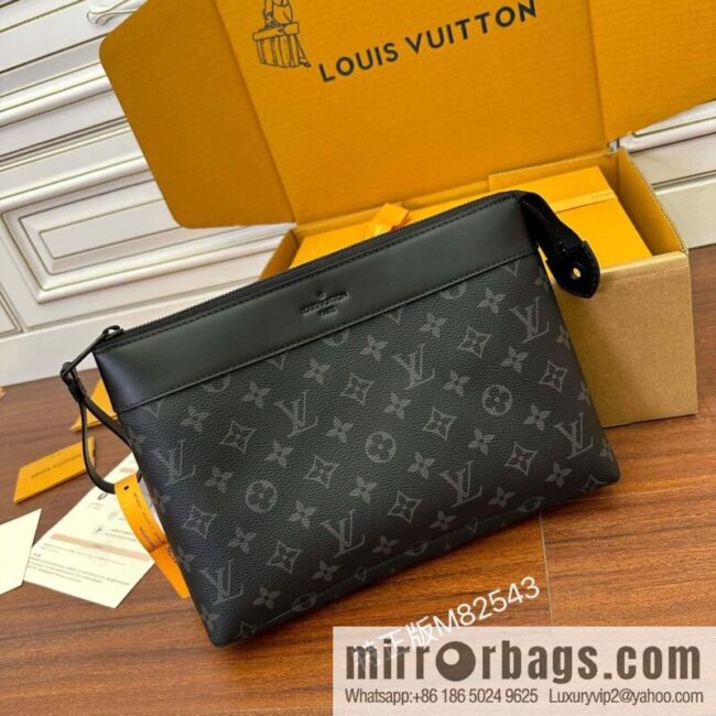 LV M82543 POCHETTE VOYAGE SOUPLE clutch