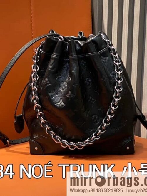 [Boutique‑grade] M13484 black sheepskin, bucket bag series NOÉTRUNK small handbag 2025 Cruise early spring series reversion of the classic Noé handbag