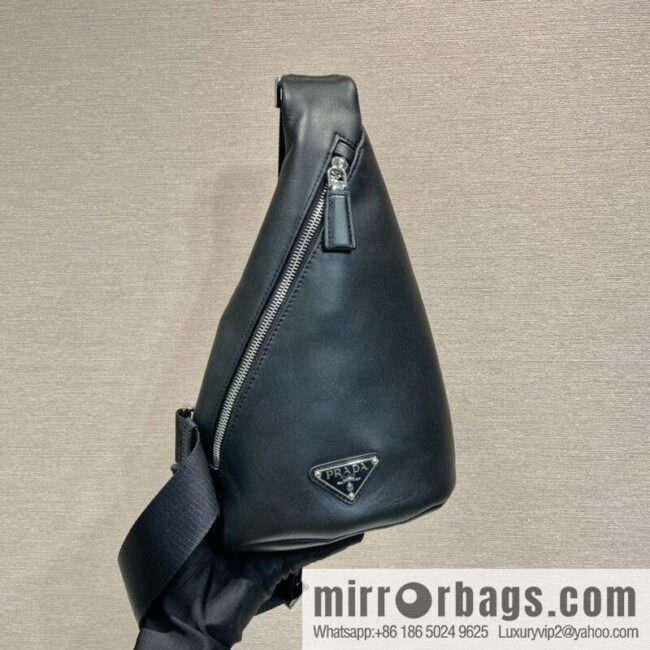 PRADA 👏 new breast bag 👏 2VZ098 plain weave 👏 black