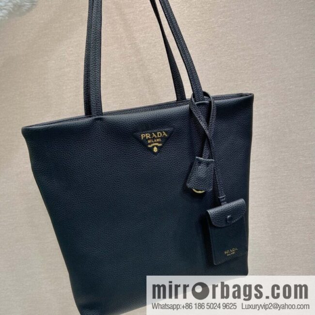 PRADA 🎉 new tote bag 🎉 1BG550🎉
