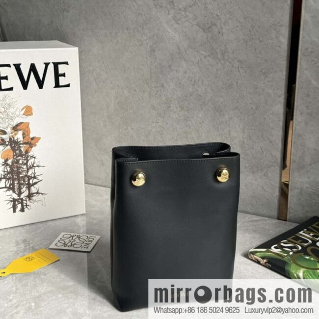 LOEWE Pebble Pouch 0905 Black