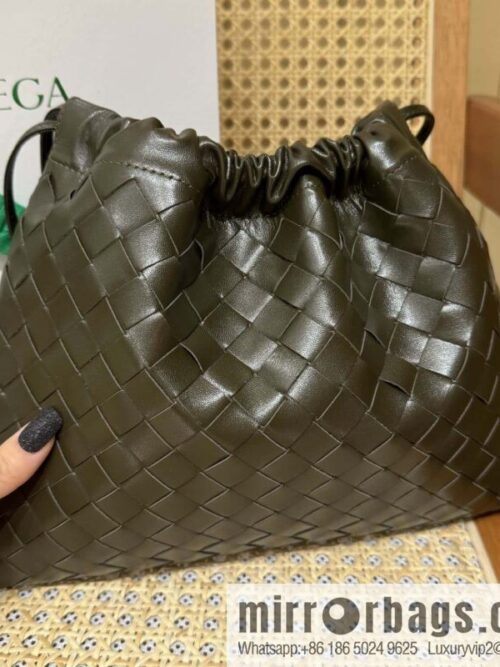 wsxc1735663291463_0-800x800ew0emosxuey125658_20250702190519.jpg BV Medium Dustbag Clutch 796728 Khaki with Sage Green Inside