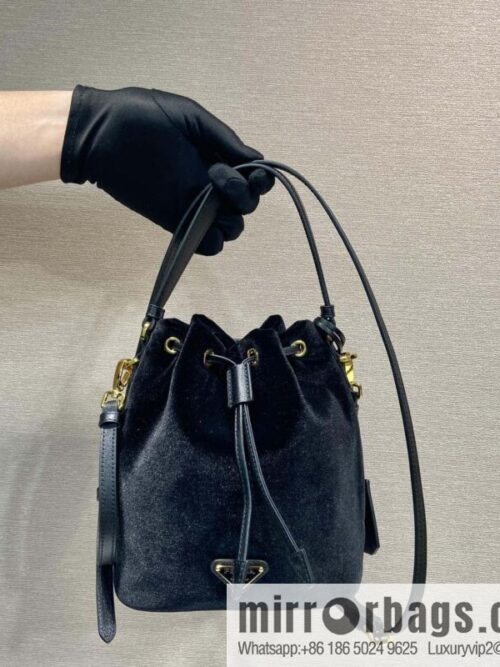 wsxc1736358197224_0-800x800vxe4lz5mpcz114808_20250702123946.jpg PRADA 🎉 Velvet Bucket Bag 🎉 1BE067 Velvet🎉🎉