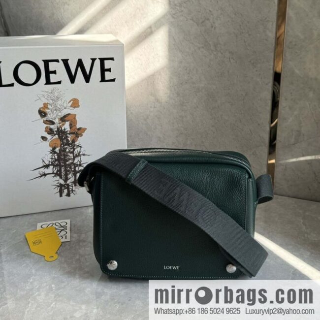 LOEWE latest | Pebble messenger bag 0522 green