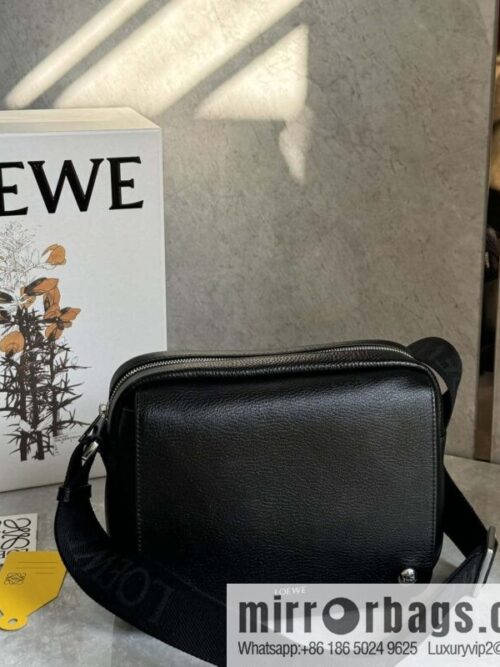 LOEWE Latest | Pebble Messenger Bag 0522 Black