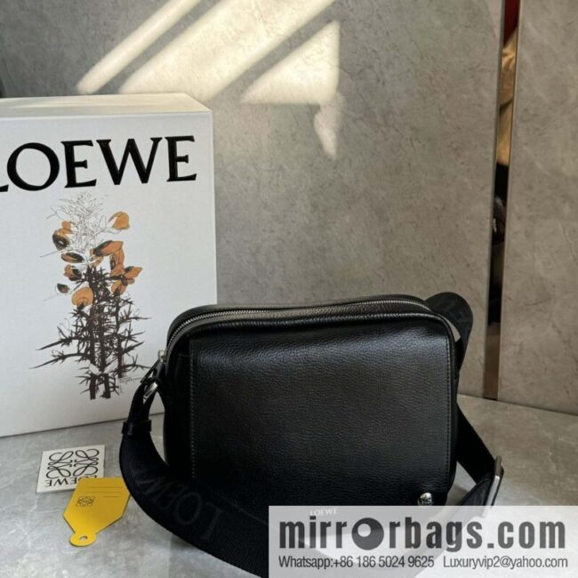 LOEWE Latest | Pebble Messenger Bag 0522 Black
