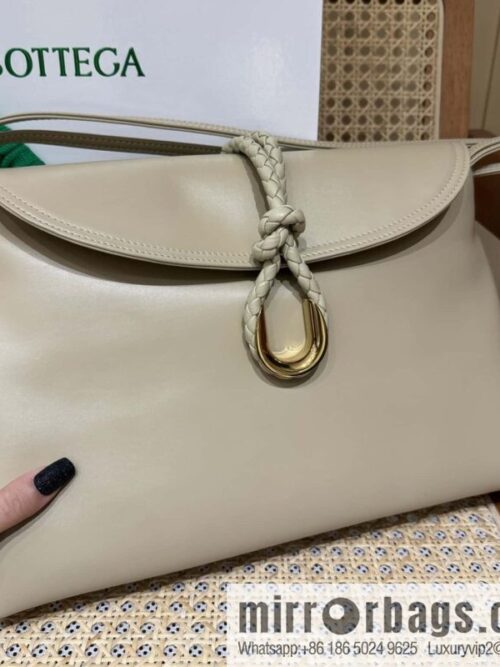 wsxc1736980018413_0-800x800qwvnjj15pbg114285_20250702122123.jpg BV large Liberta messenger bag 806034 whipped cream yellow