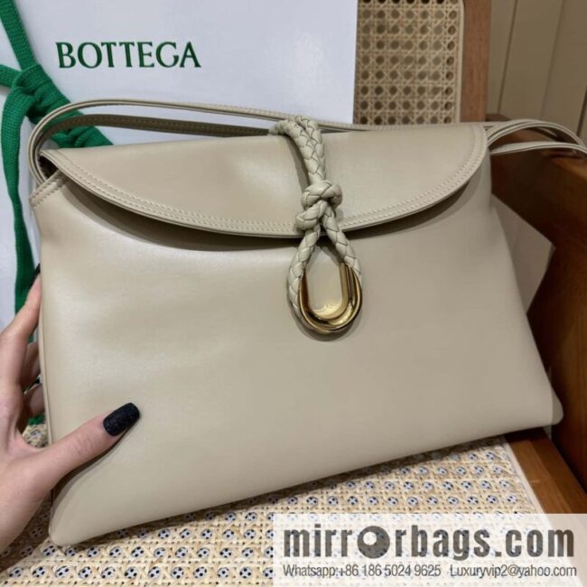 wsxc1736980018413_0-800x800qwvnjj15pbg114285_20250702122123.jpg BV large Liberta messenger bag 806034 whipped cream yellow