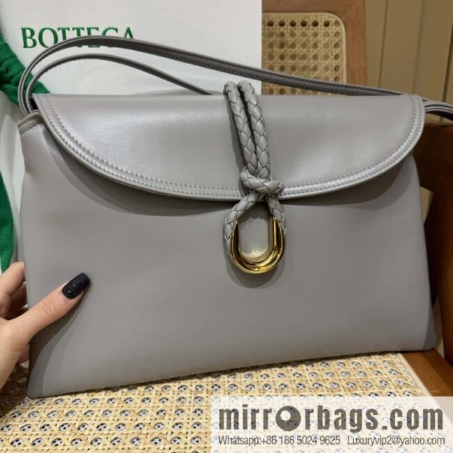 wsxc1736980123052_0-800x8001ls1yv43azh114274_20250702122044.jpg BV Large Liberta Crossbody Bag 806034 Silver Grey