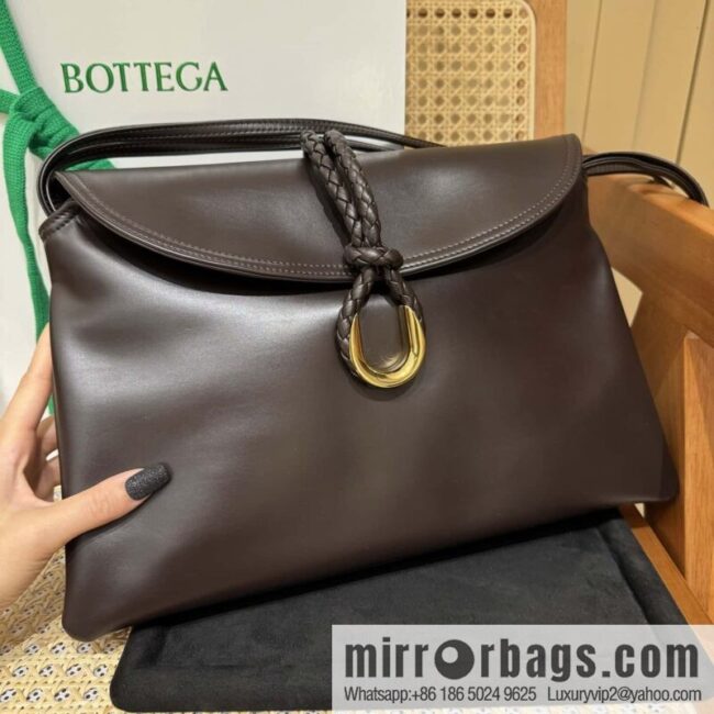 wsxc1736980337660_0-800x8000itdqrkx4em114212_20250702121832.jpg BV Large Liberta Crossbody Bag 806034 Chocolate Brown