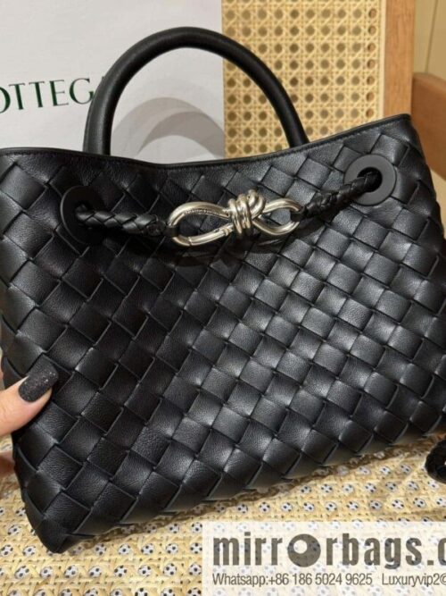 wsxc1737064347318_0-800x800kz2gt53ftei113961_20250702120823.jpg BV 🆕 small Andiamo handbag 766014 black with silver buckle🆕