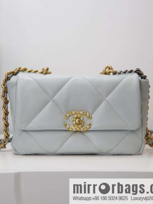 wsxc1739560186934_0-800x800irs4bigoo5l104979_20250702061433.jpg CHANEL 𝟏𝟗𝐛𝐚𝐠 light blue, small 🐳 AS1160