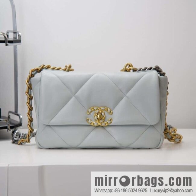 wsxc1739560186934_0-800x800irs4bigoo5l104979_20250702061433.jpg CHANEL 𝟏𝟗𝐛𝐚𝐠 light blue, small 🐳 AS1160