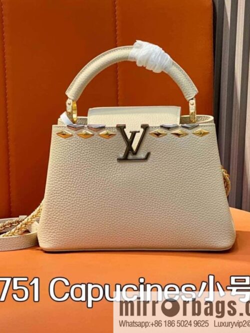 [Boutique‑grade] M12751 rice white full leather rhombus model, full leather cap that English series, this Capucines small handbag