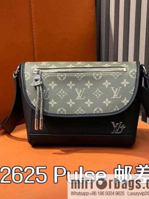 [Boutique‑grade] M12625 green flower, men\'s bag messenger bag series Pulse messenger bag