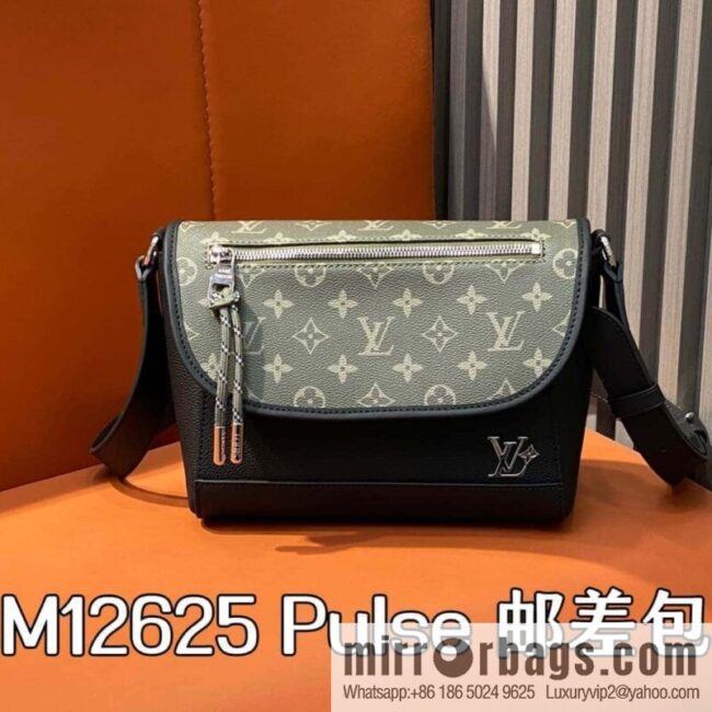 [Boutique‑grade] M12625 green flower, men\'s bag messenger bag series Pulse messenger bag