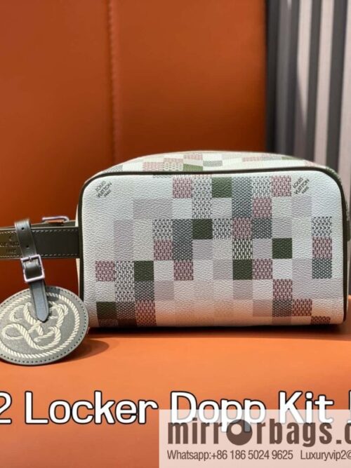 [Boutique‑grade] M00112 cosmetic bag, toilet bag, special model for the Year of the Snake, this Locker Dopp Kit toilet bag.