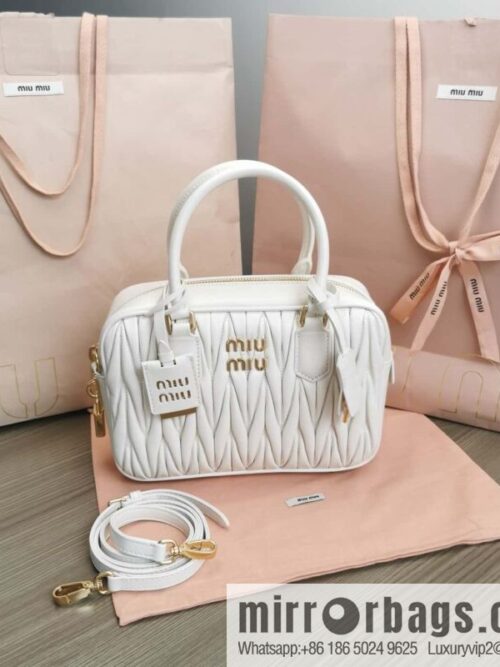 wsxc1740572018587_0-800x800wyvj1o5jp3585222_20250701213304.jpg 5BB124: MiuMiu\'s new too pretty bowling handbag, white Arcadie Matelassé soft sheepskin handbag