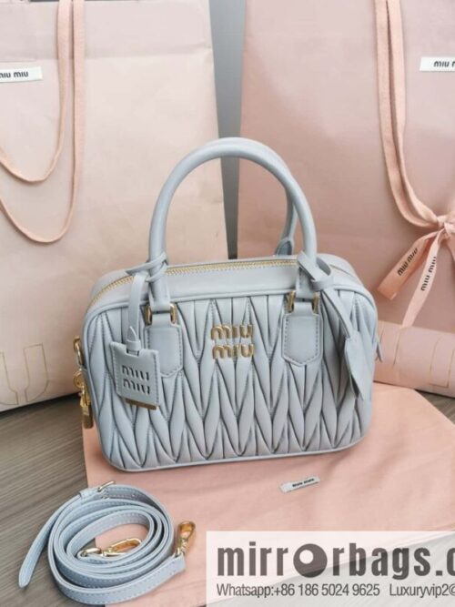wsxc1740572021668_0-800x8001pwjmgyq1zl85181_20250701213155.jpg 5BB124: MiuMiu\'s new too pretty bowling handbag, blue Arcadie Matelassé soft sheepskin handbag