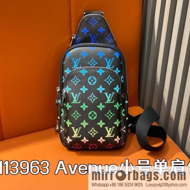 [Premium‑quality] M13963 black gradual change earphones men\'s bag breast bag Avenue small shoulder bag