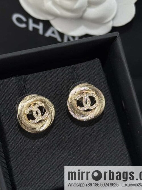 wsxc1751905395928_0-800x800scy3dduuhkk175142_20250708145505.jpg ❗️New ❗️☀️ New ☑️ Chanel gold full diamond double c stud earrings ☀️