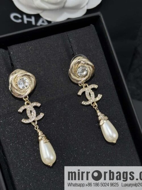 wsxc1751905401584_0-800x800gxjlkvwebr1175126_20250708145433.jpg ❗️New ❗️☀️ New ☑️ Chanel gold full diamond double c pearl stud earrings ☀️