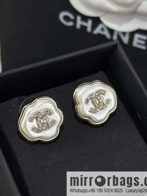 wsxc1751905406069_1-800x8002l1wmpdnnkn175108_20250708145358.jpg ❗️New ❗️☀️ New ☑️ Chanel cloud double c stud earrings ☀️