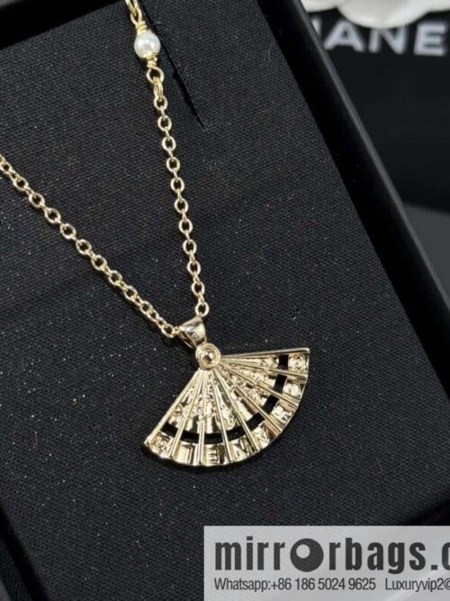 wsxc1751905541858_3-800x800tyskzhit14o175077_20250708145256.jpg ❗️New ❗️☀️ New ☑️ Chanel fan double c necklace ☀️