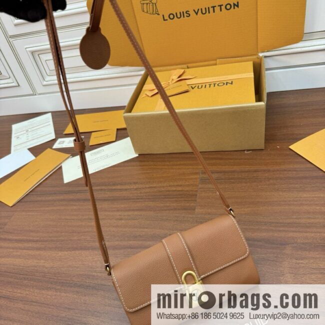 LV M12147 Wallet On Chain Low Key