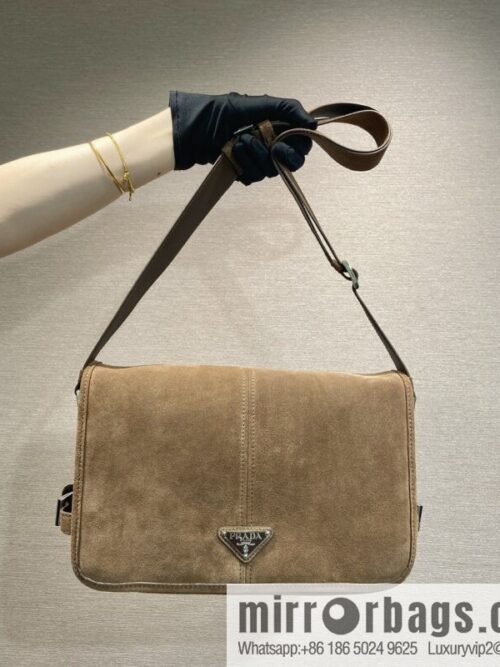 PRADA 🎉 new mailman bag 🎉 2VD073 suede🎉🎉