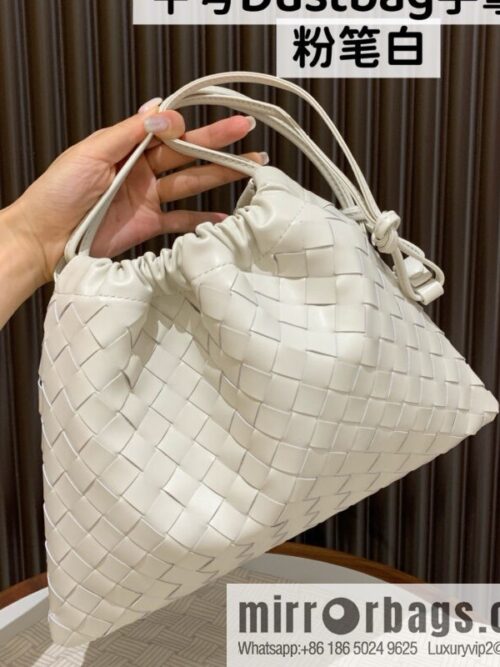 wsxc1752852181592_0_jpg-800x800fj2k04dtb5y50838_20250718221406.jpg BV medium Dustbag clutch bag 796728 chalk white
